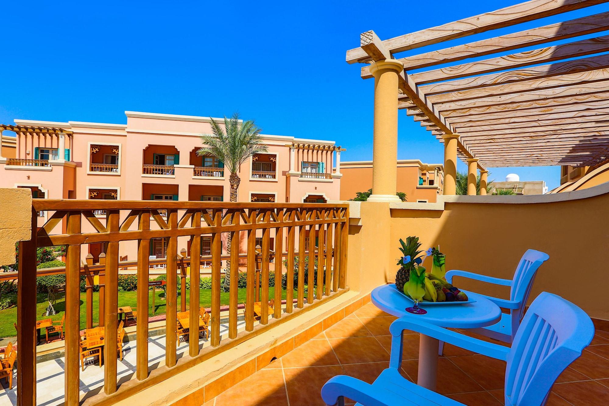 فندق Charmillion Club Aquapark شرم الشيخ المظهر الخارجي الصورة Balcony of a villa