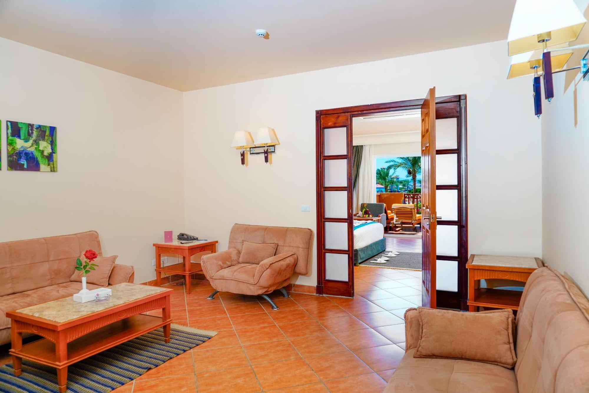 فندق Charmillion Club Aquapark شرم الشيخ الغرفة الصورة A suite at the hotel