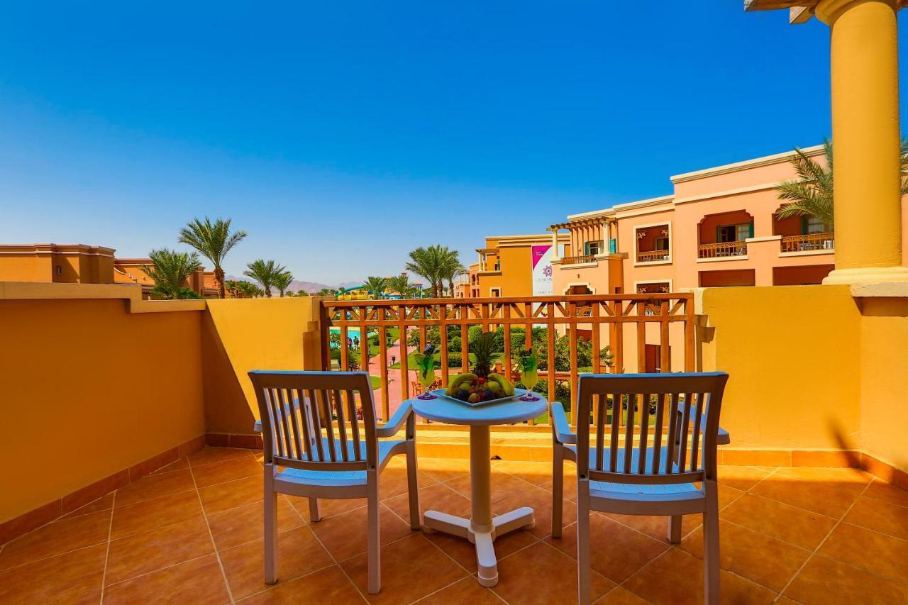 فندق Charmillion Club Aquapark شرم الشيخ المظهر الخارجي الصورة A balcony in a hotel
